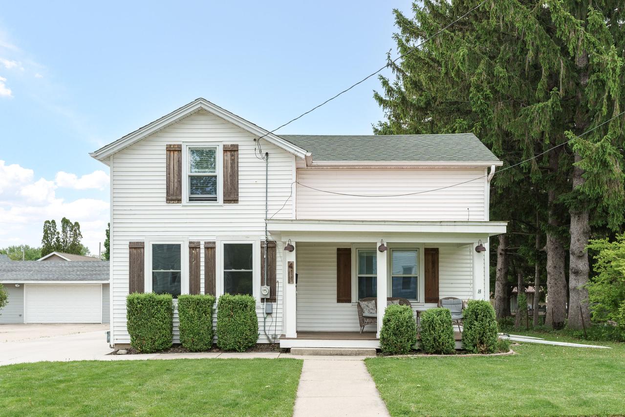 411 N Warren St, Watertown, WI 53098