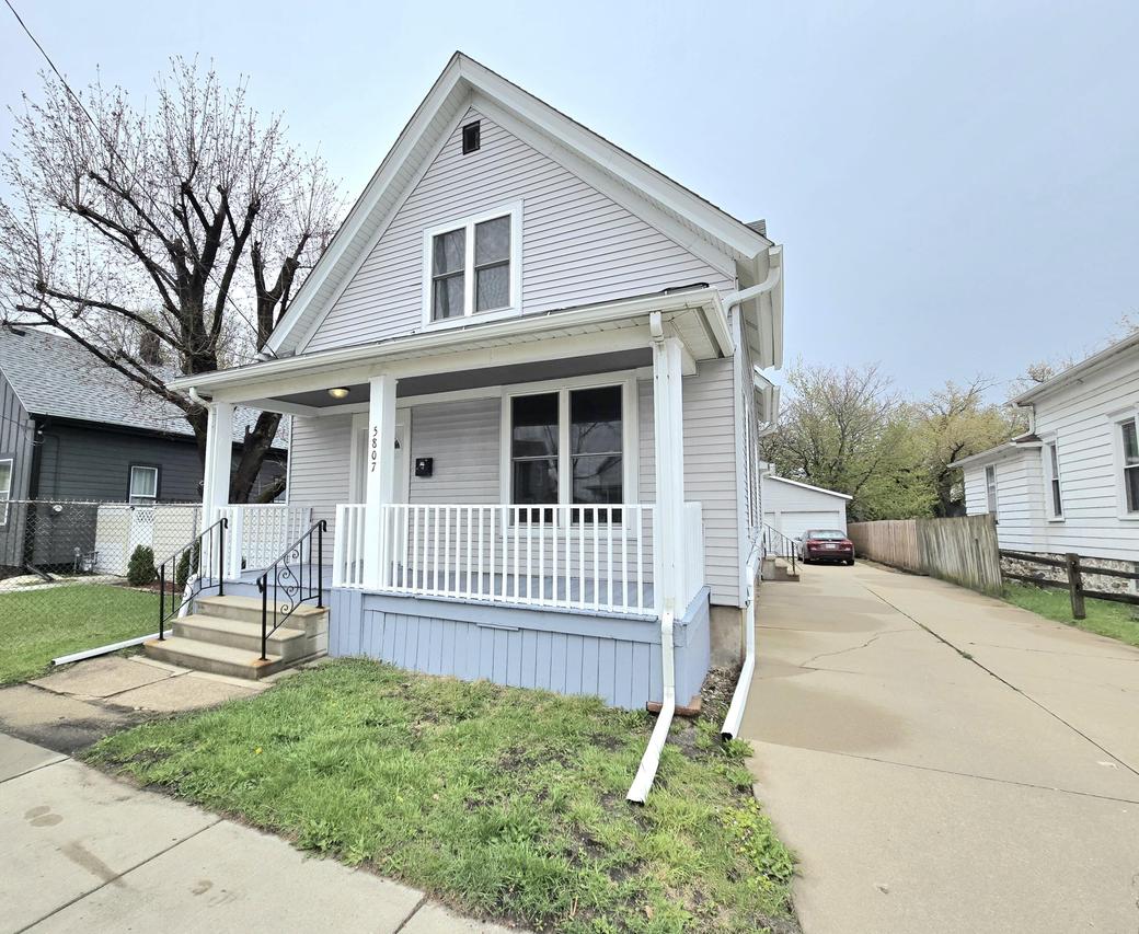 5807 22nd Ave, Kenosha, WI 53140
