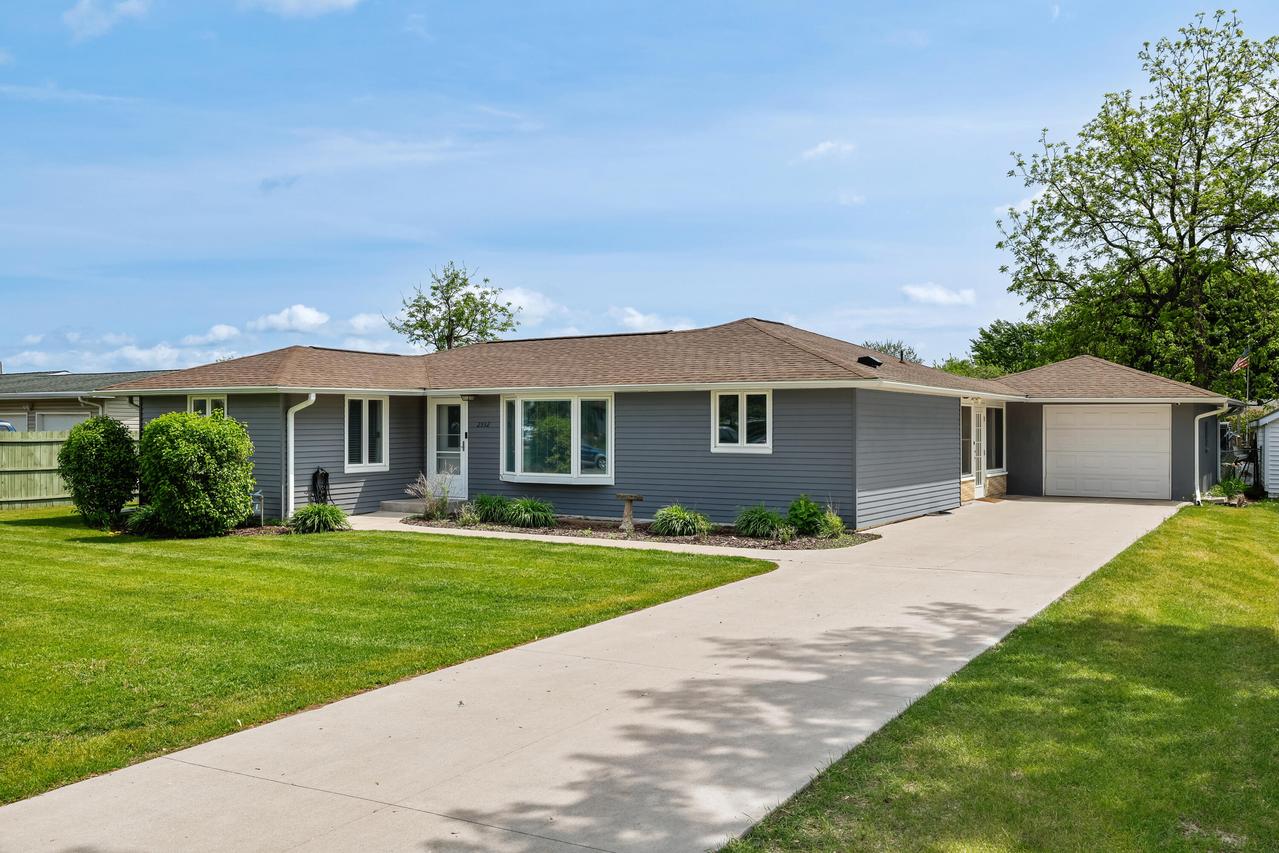 2552 Bainbridge St, Campbell, WI 54603