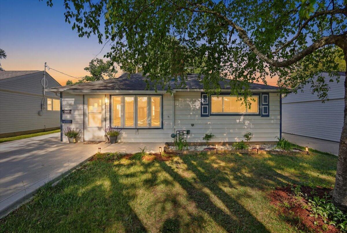 2721 S 50th St, Milwaukee, WI 53219