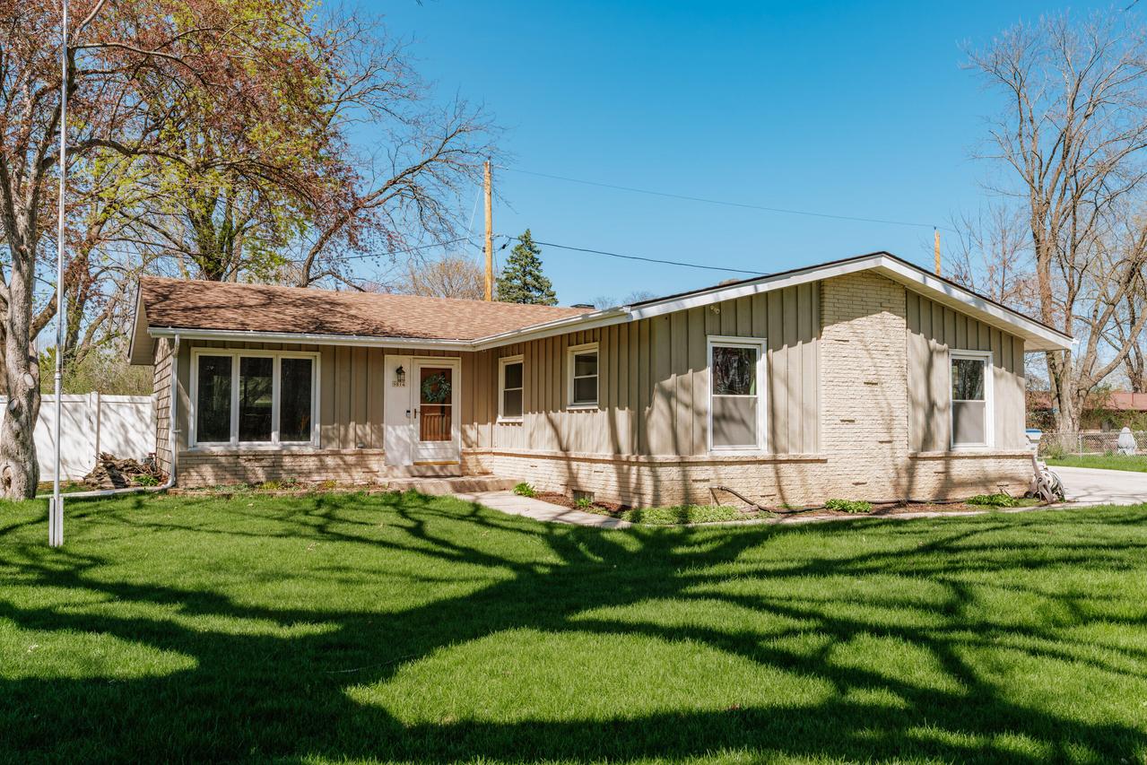9814 W Green Tree Rd, Milwaukee, WI 53224