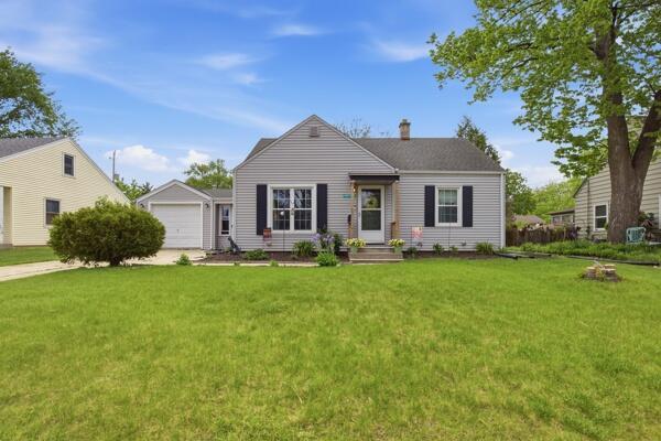 W164N8451 Hiawatha Ave, Menomonee Falls, WI 53051