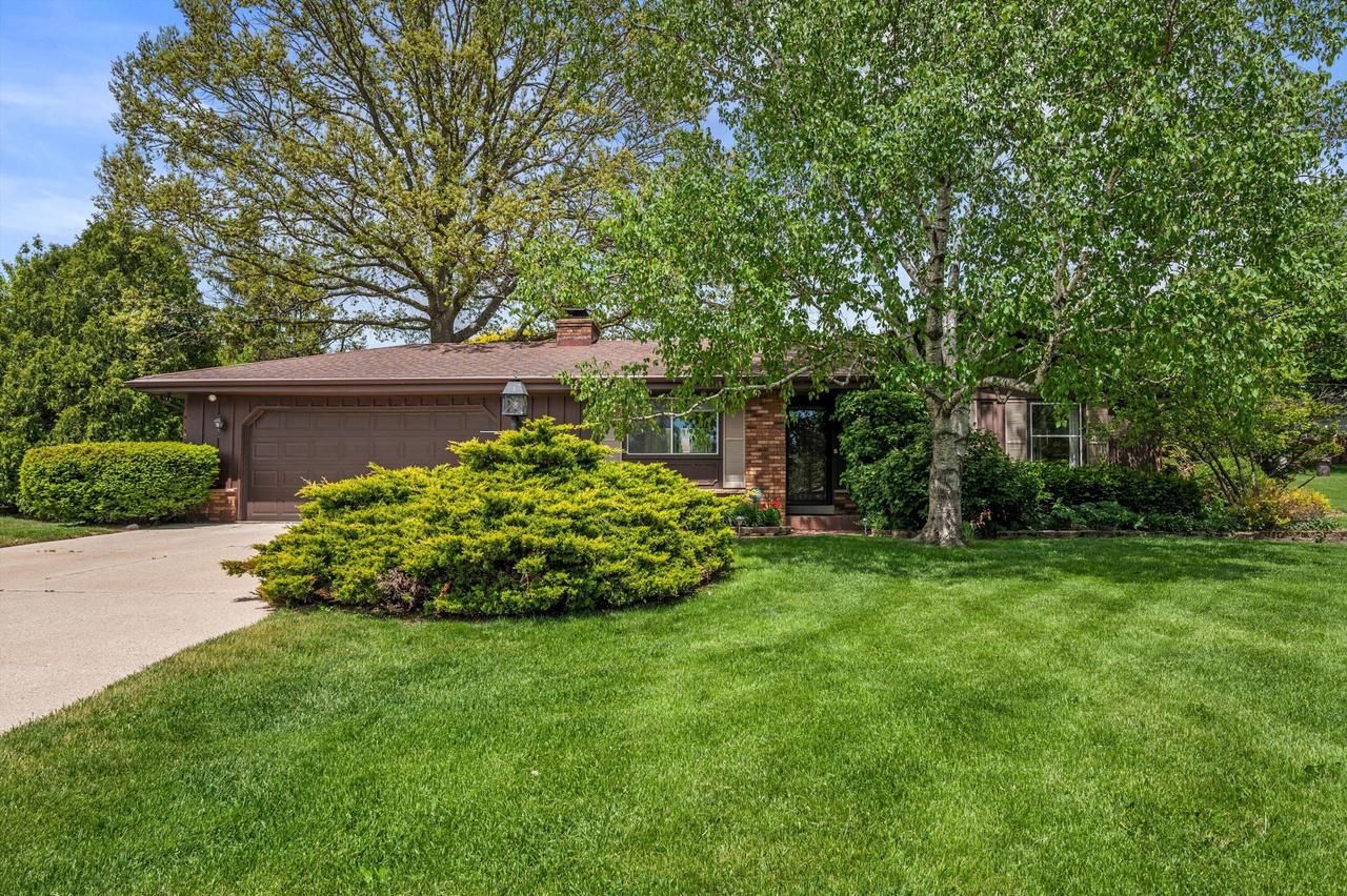 18400 Honey Creek, Brookfield, WI 53045