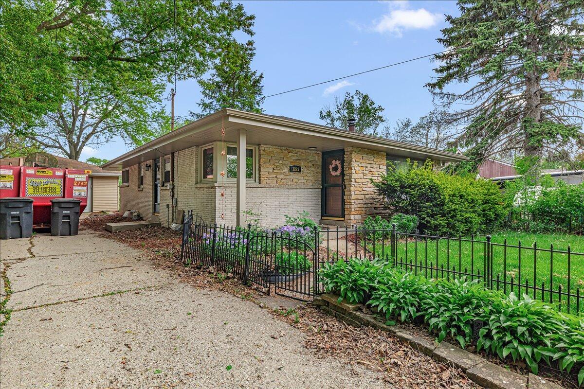 3223 W Cold Spring, Greenfield, WI 53221