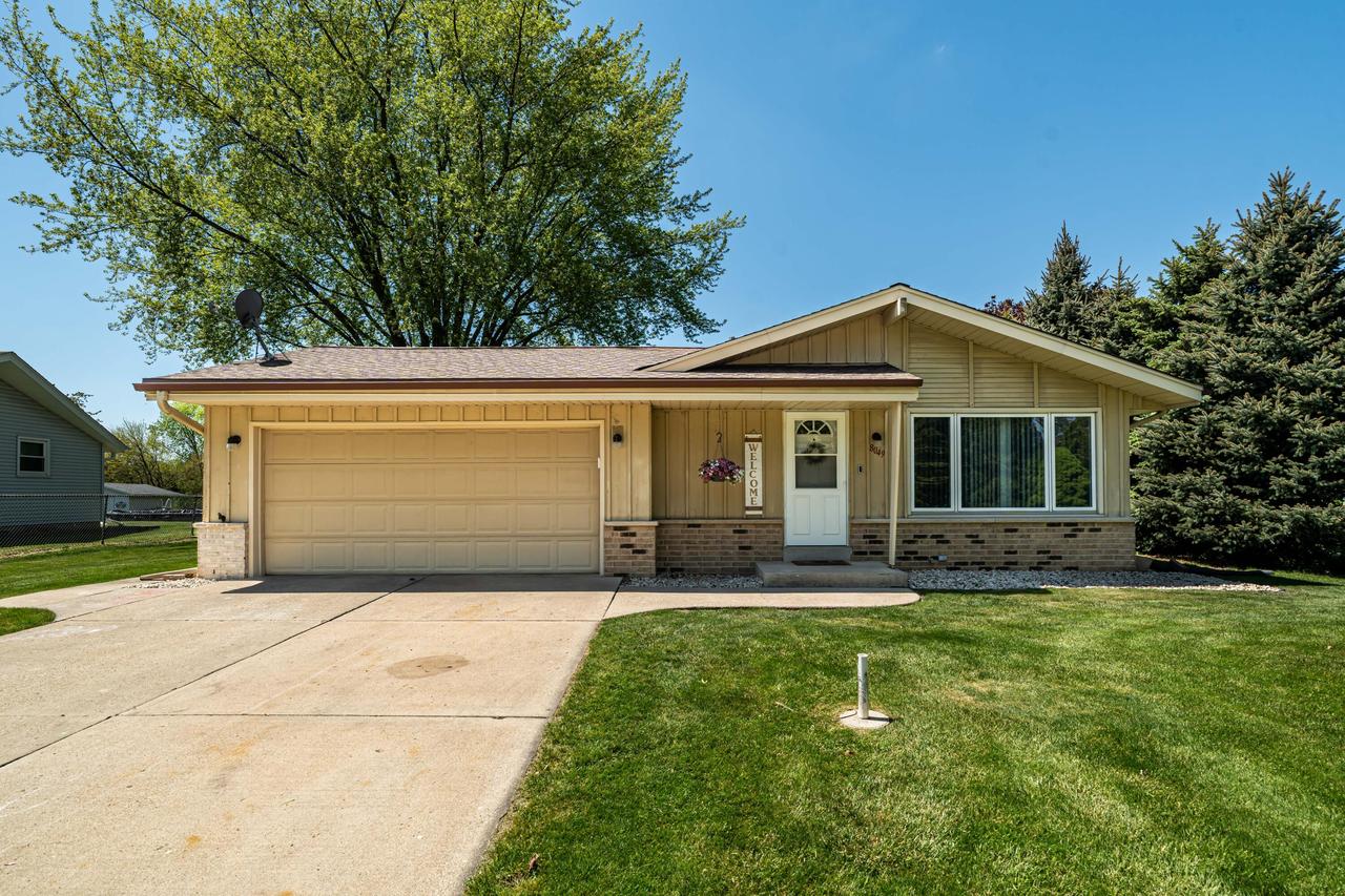 8049 S Waring Dr, Oak Creek, WI 53154