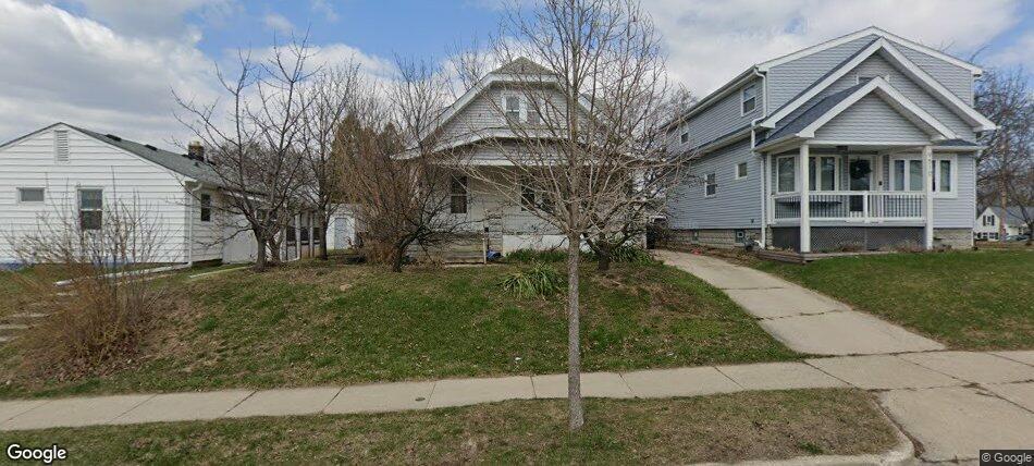 9516 W Lapham St, West Allis, WI 53214