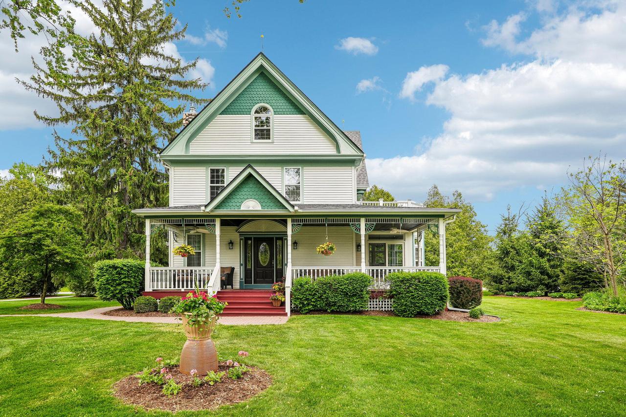 10763 N Cedarburg Rd, Mequon, WI 53092