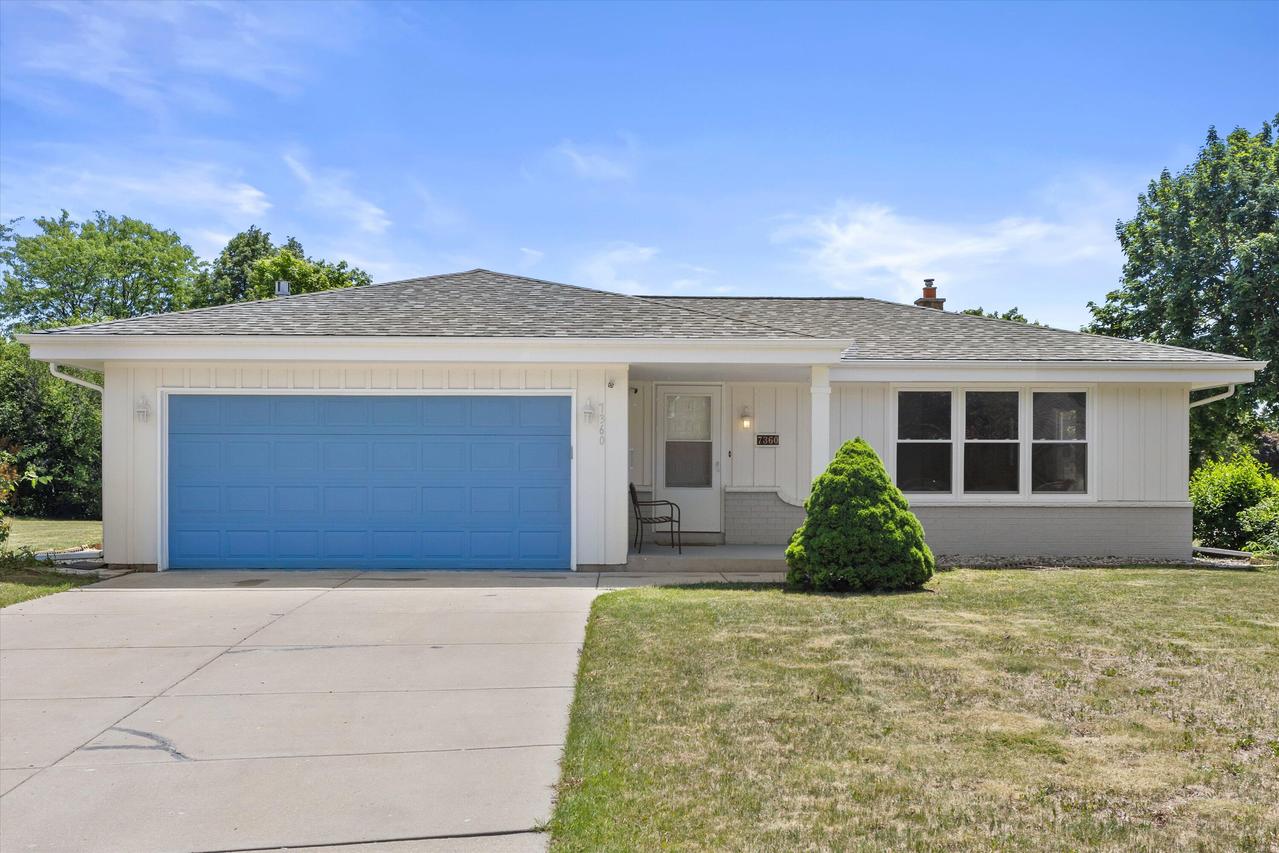7360 W Brunn Dr, Franklin, WI 53132