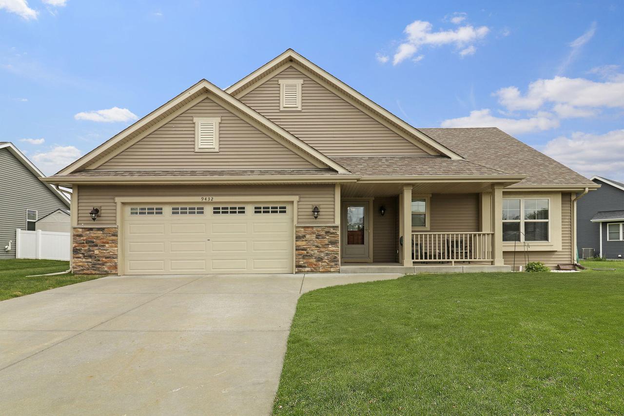 9432 Hawthorne Dr, Sturtevant, WI 53177