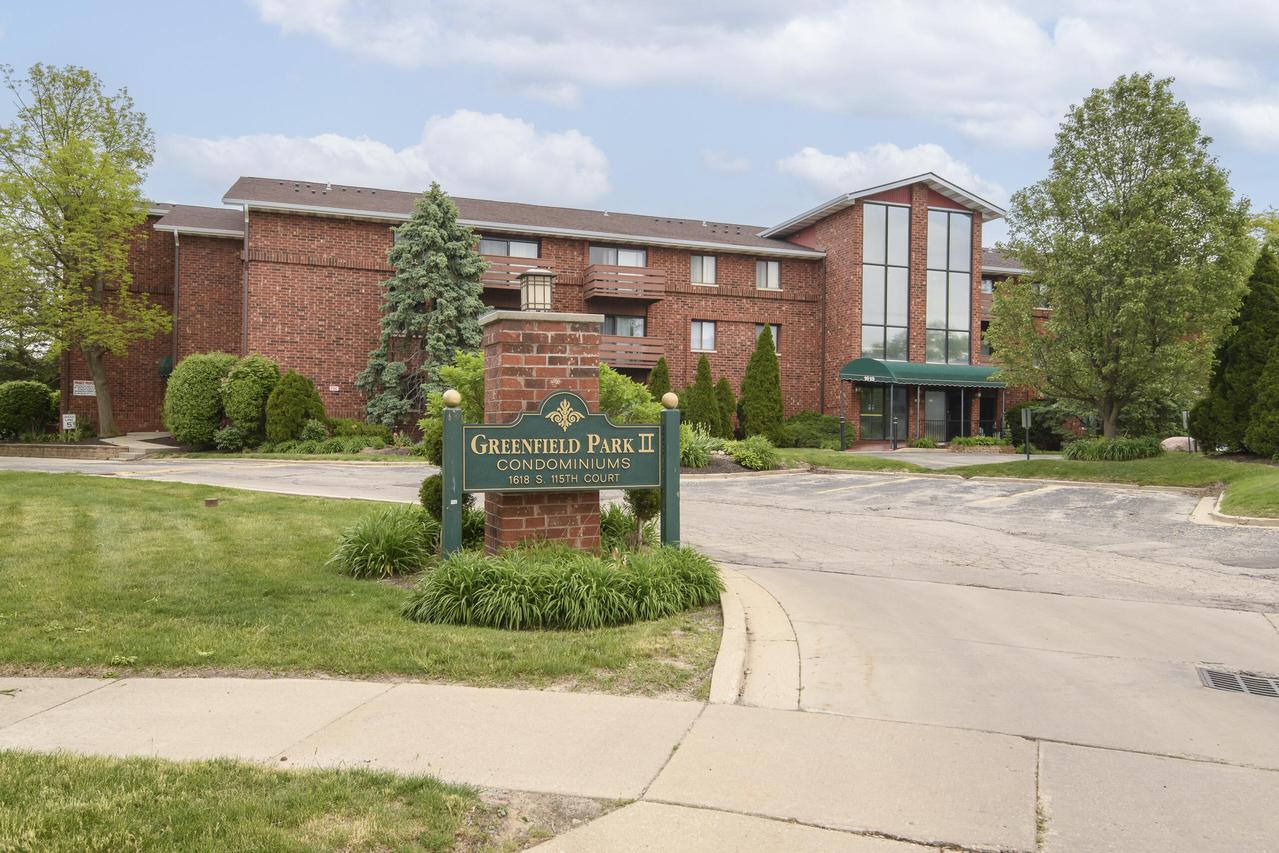 1618 S 115th Ct #302, West Allis, WI 53214