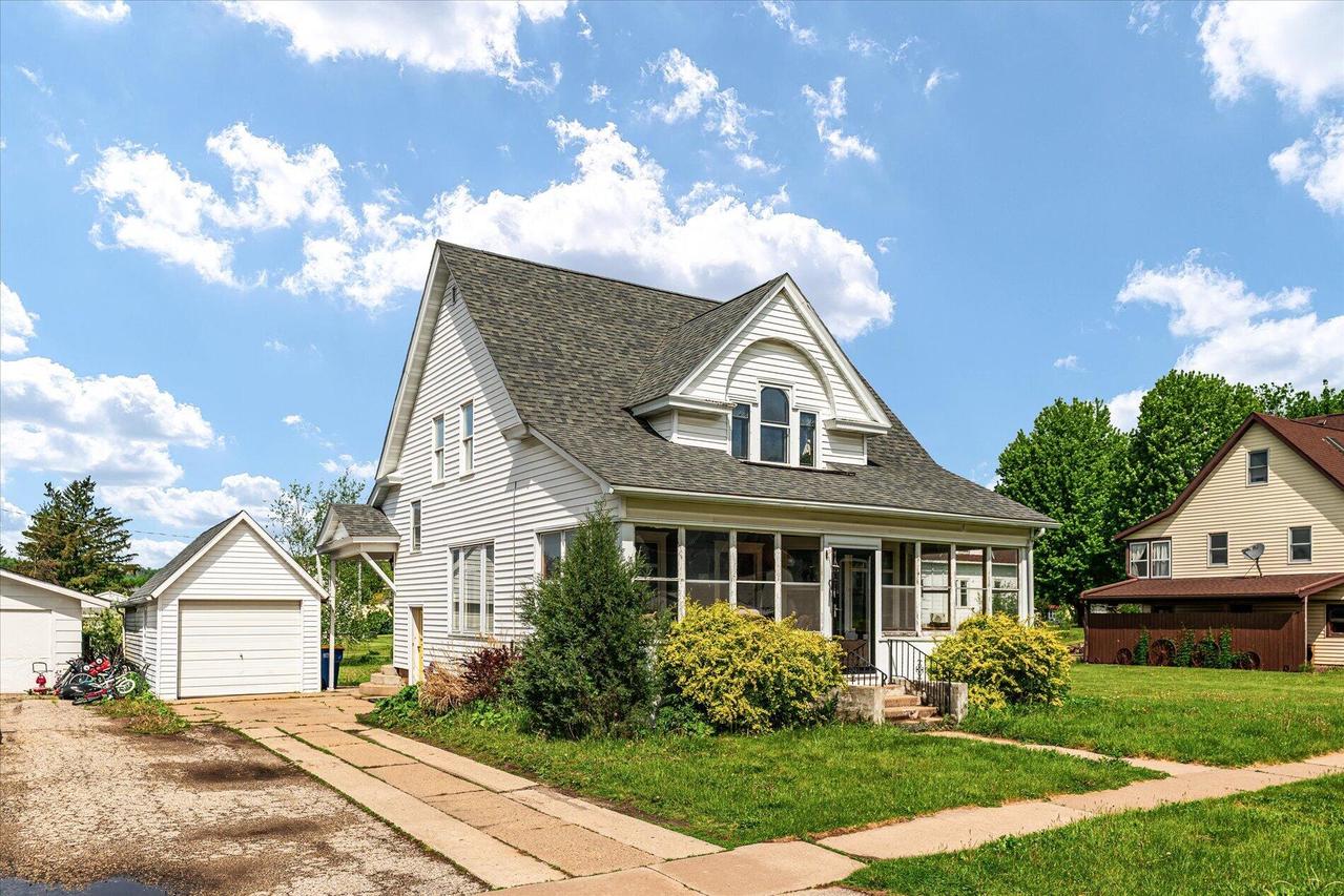 215 N Cushman Ave, Viola, WI 54664
