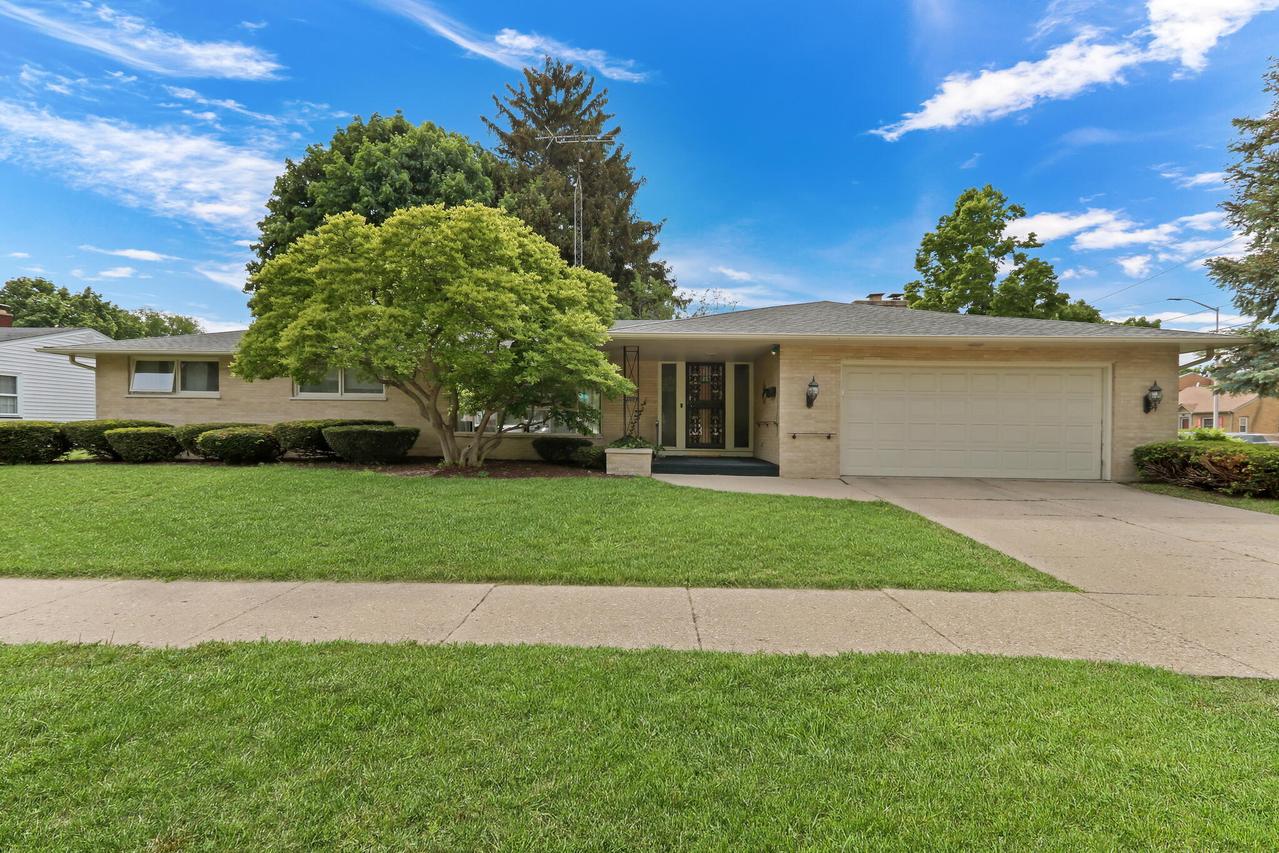 7504 19th Ave, Kenosha, WI 53143