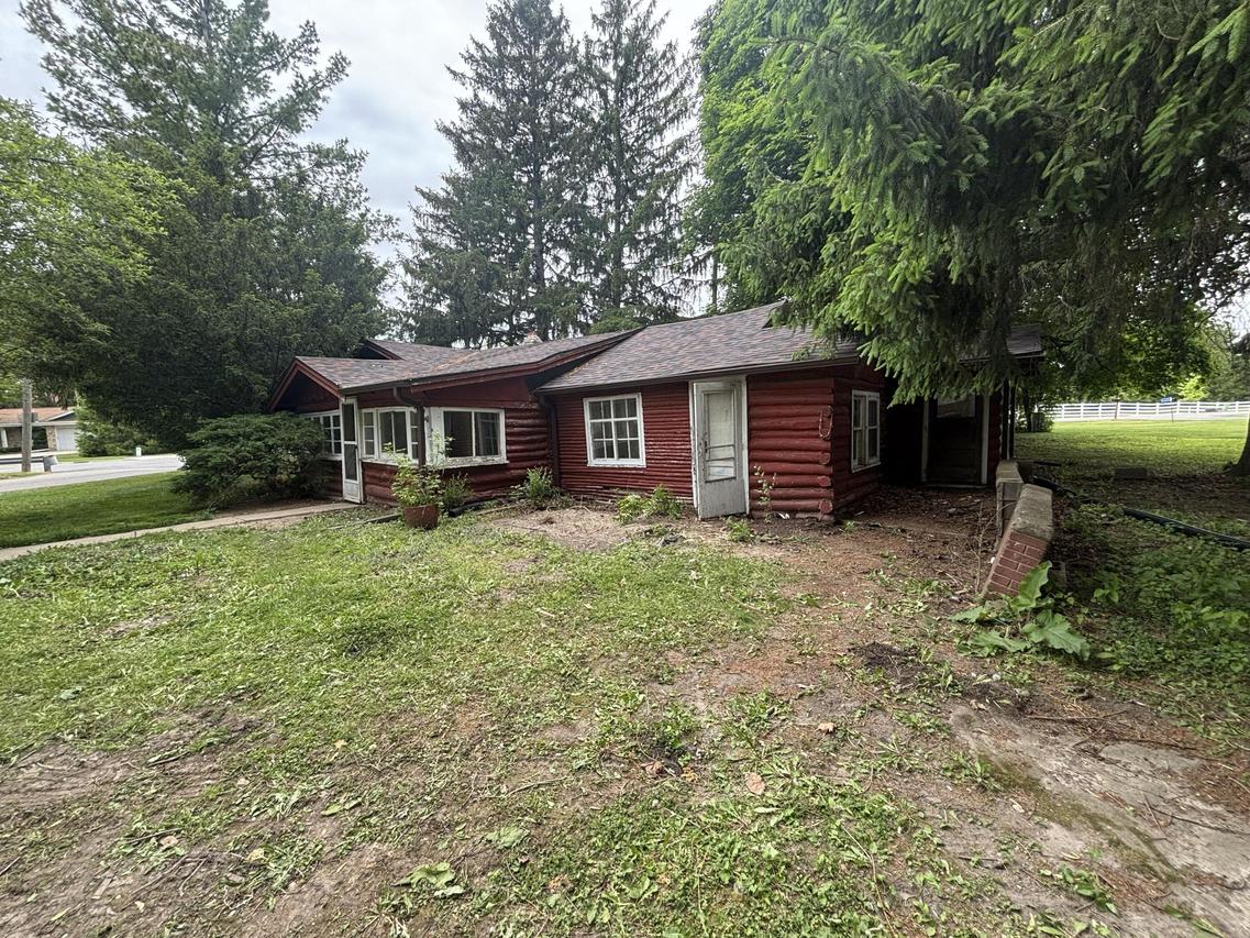 803 E Lisbon Rd, Oconomowoc, WI 53066