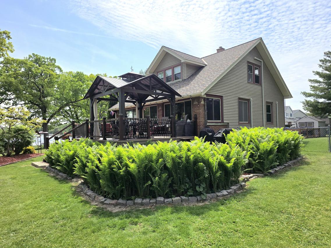 26211 W Loomis Rd, Norway, WI 53185