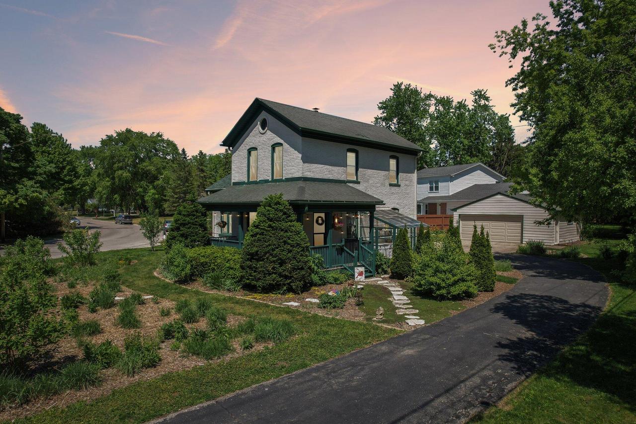 5404 N Mohawk Ave, Glendale, WI 53217