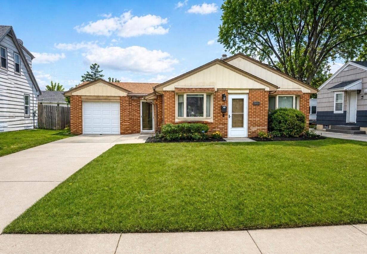 2187 S 98th St, West Allis, WI 53227