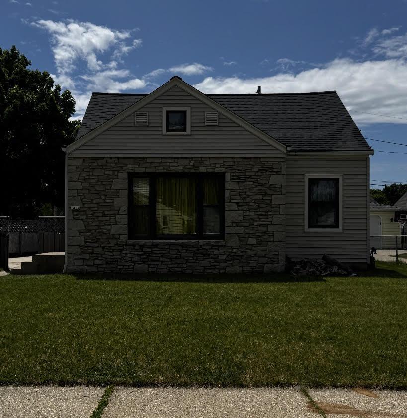 1417 E Crawford Ave, Milwaukee, WI 53207