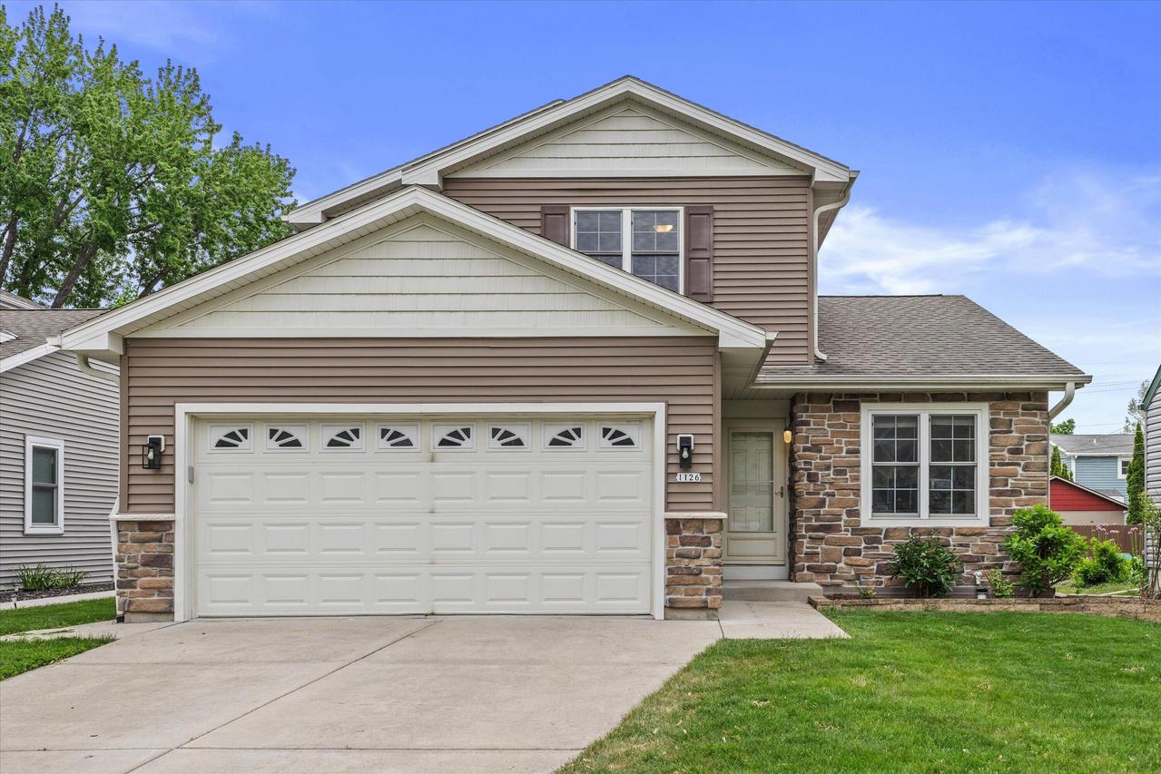 1126 S 121st St, West Allis, WI 53214