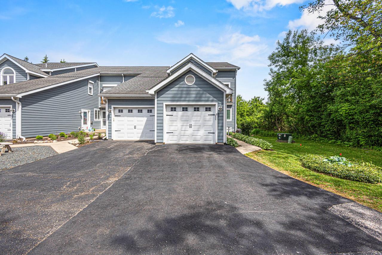 355 Havenwood Dr #8, Lake Geneva, WI 53147