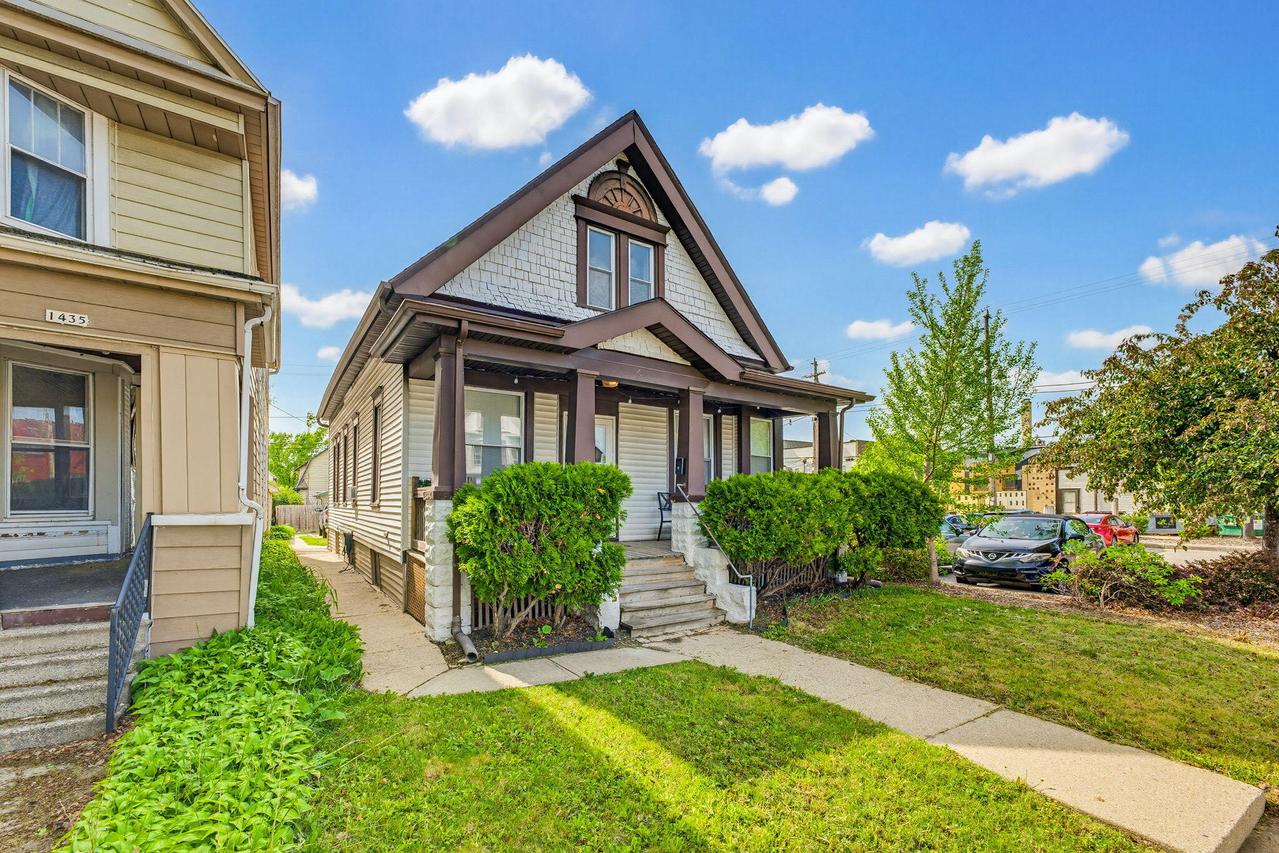 1431 S 72nd St, West Allis, WI 53214