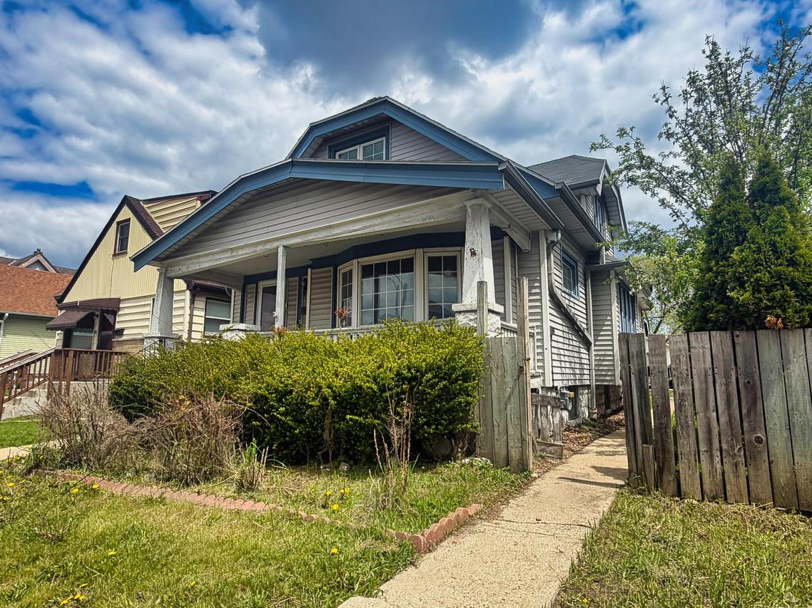 2236 S 35th St, Milwaukee, WI 53215
