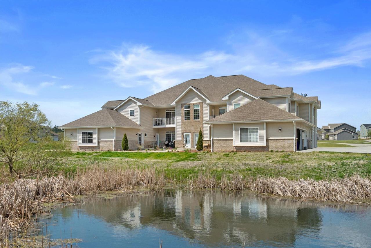 1625 Grey Fox Trl #H, Mukwonago, WI 53149