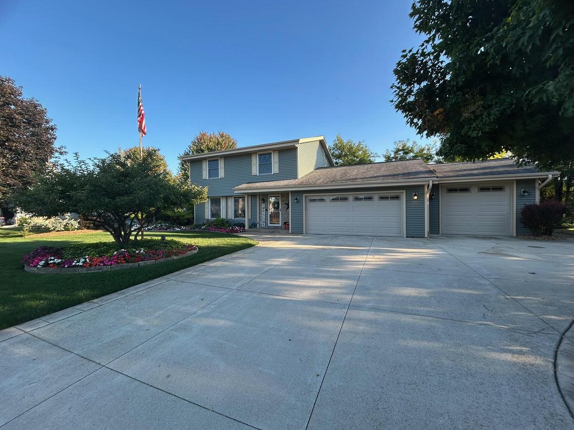 S76W16205 Bridgeport Way, Muskego, WI 53150