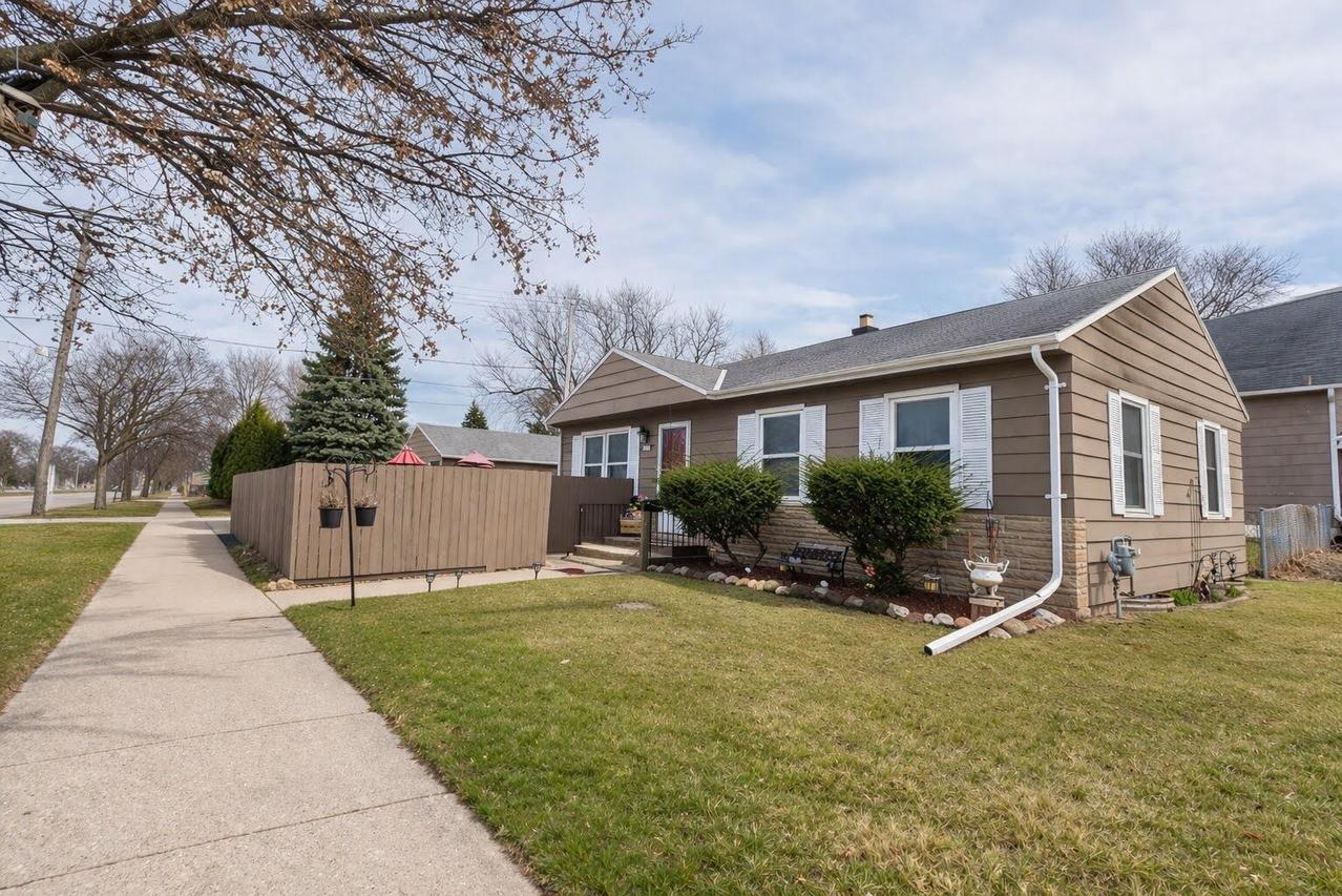 3425 W Morgan Ave, Milwaukee, WI 53221