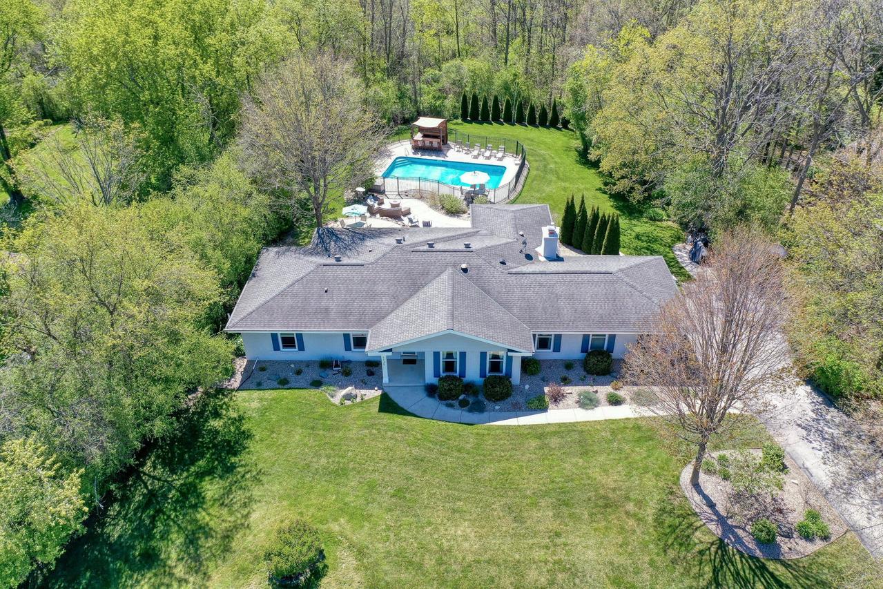 1135 Ridgeway Rd, Brookfield, WI 53045