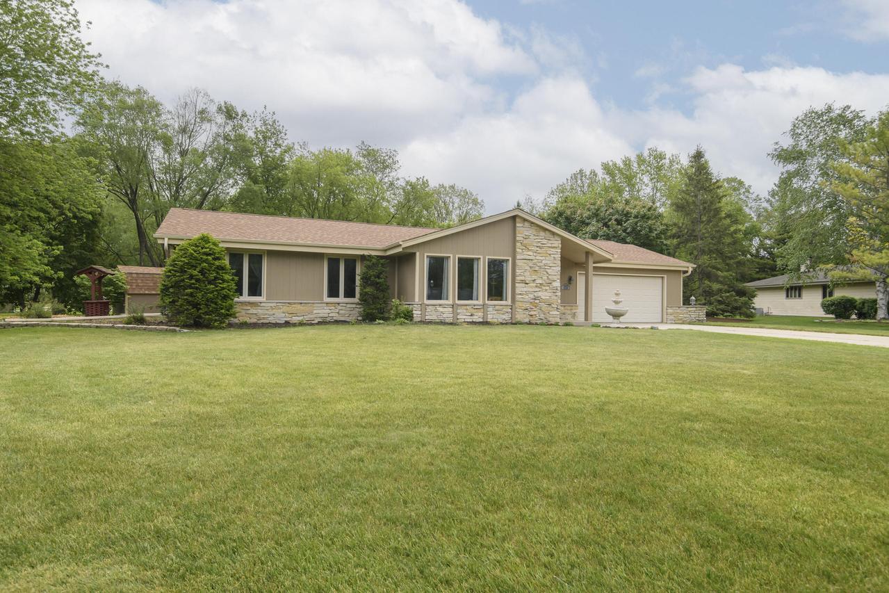 W164N9918 Robins Way, Germantown, WI 53022