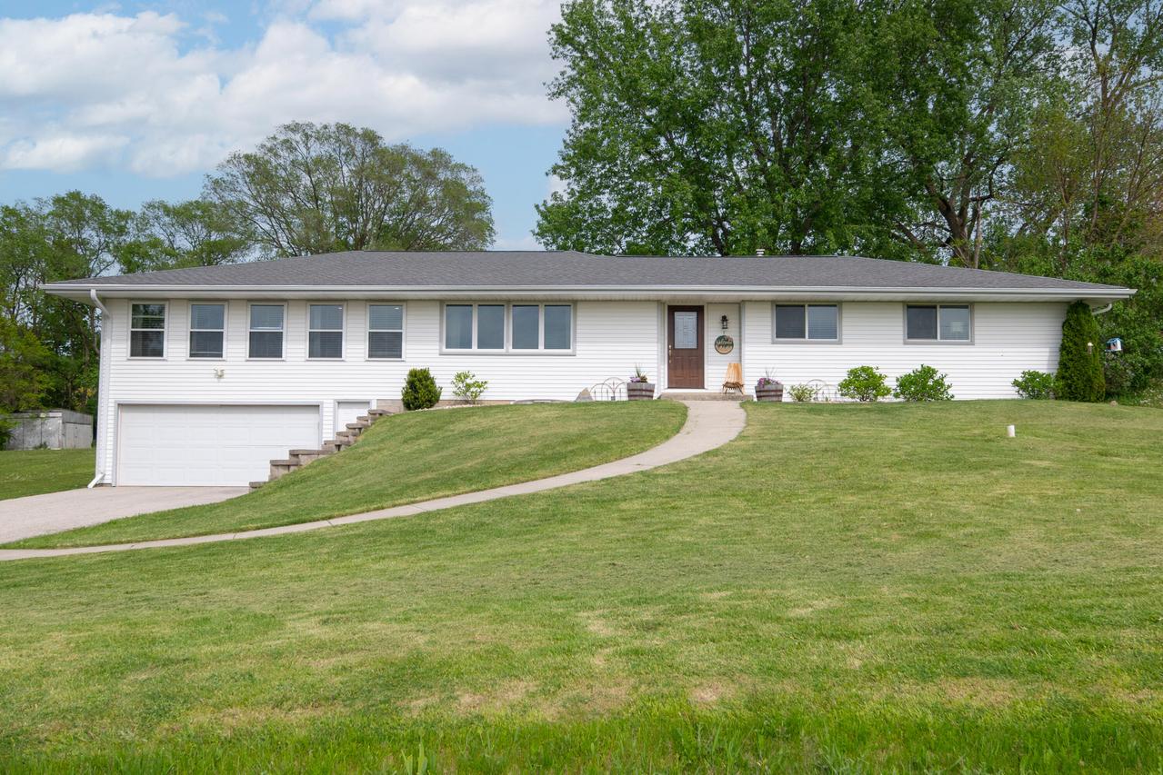 W220N9740 Amy Belle Rd, Germantown, WI 53017
