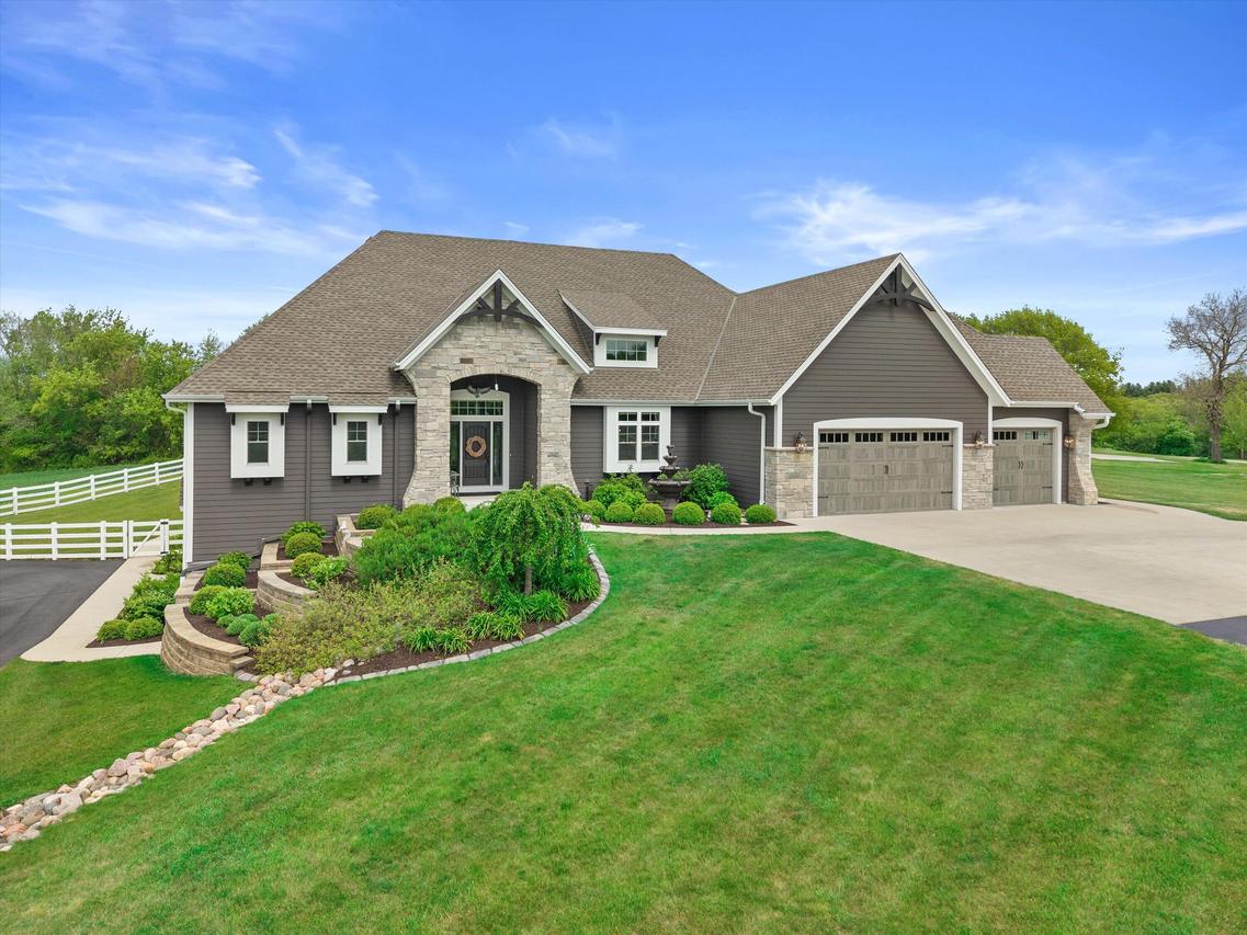 S66W24310 Skyline Ave, Vernon, WI 53189