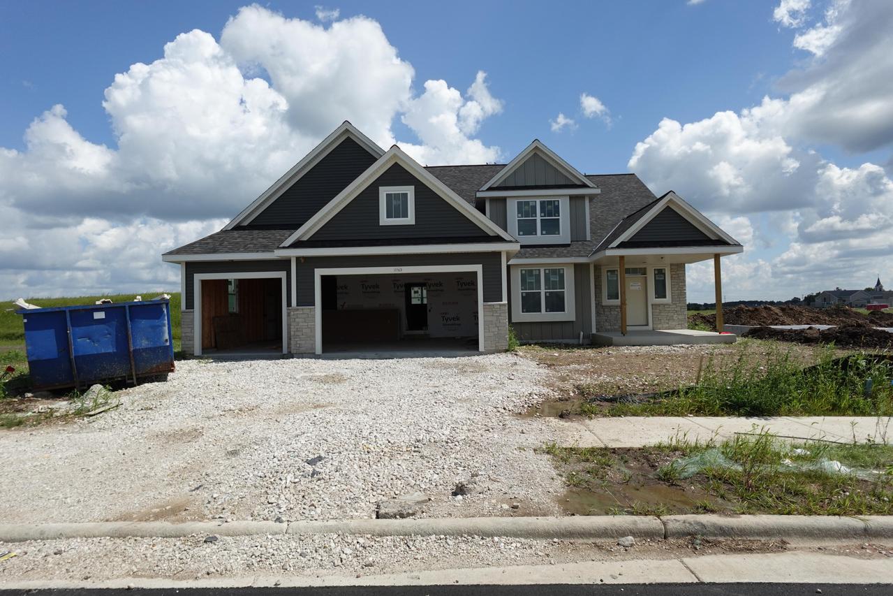1763 Quail Cir, Oconomowoc, WI 53066