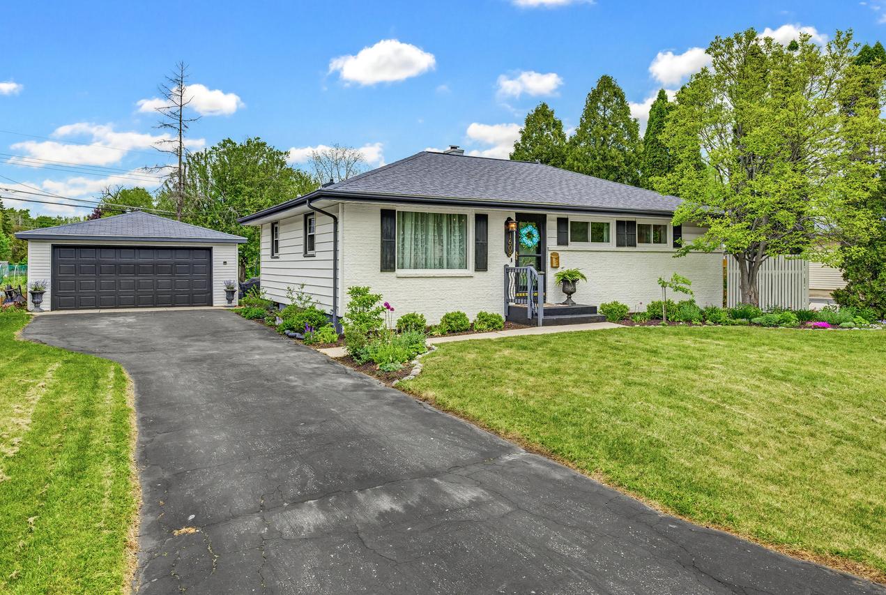 1608 Wind Dale, Caledonia, WI 53402