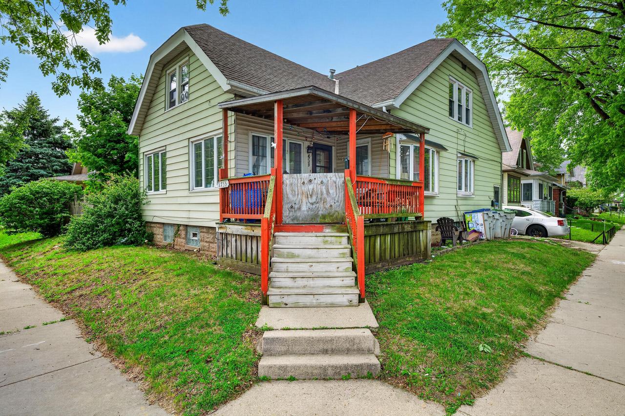 2735 W Harrison Ave, Milwaukee, WI 53215