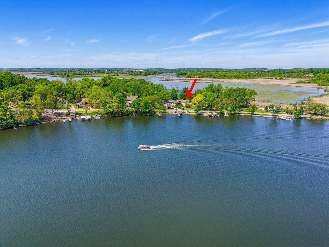 6912 N Tichigan Rd, Waterford, WI 53185