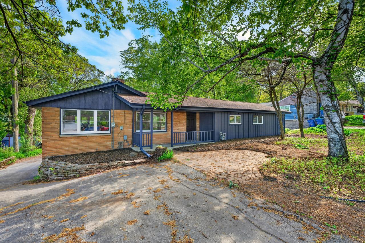 1775 Falls Rd, Grafton, WI 53024