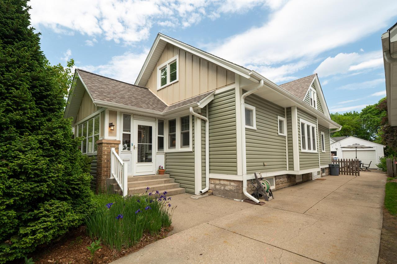 1430 N 67th St, Wauwatosa, WI 53213