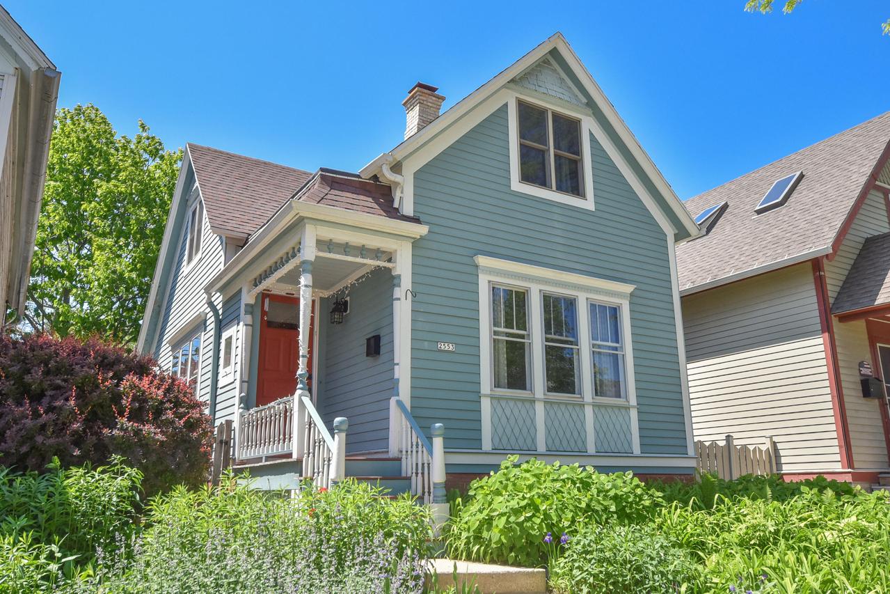 2553 N Dousman St, Milwaukee, WI 53212