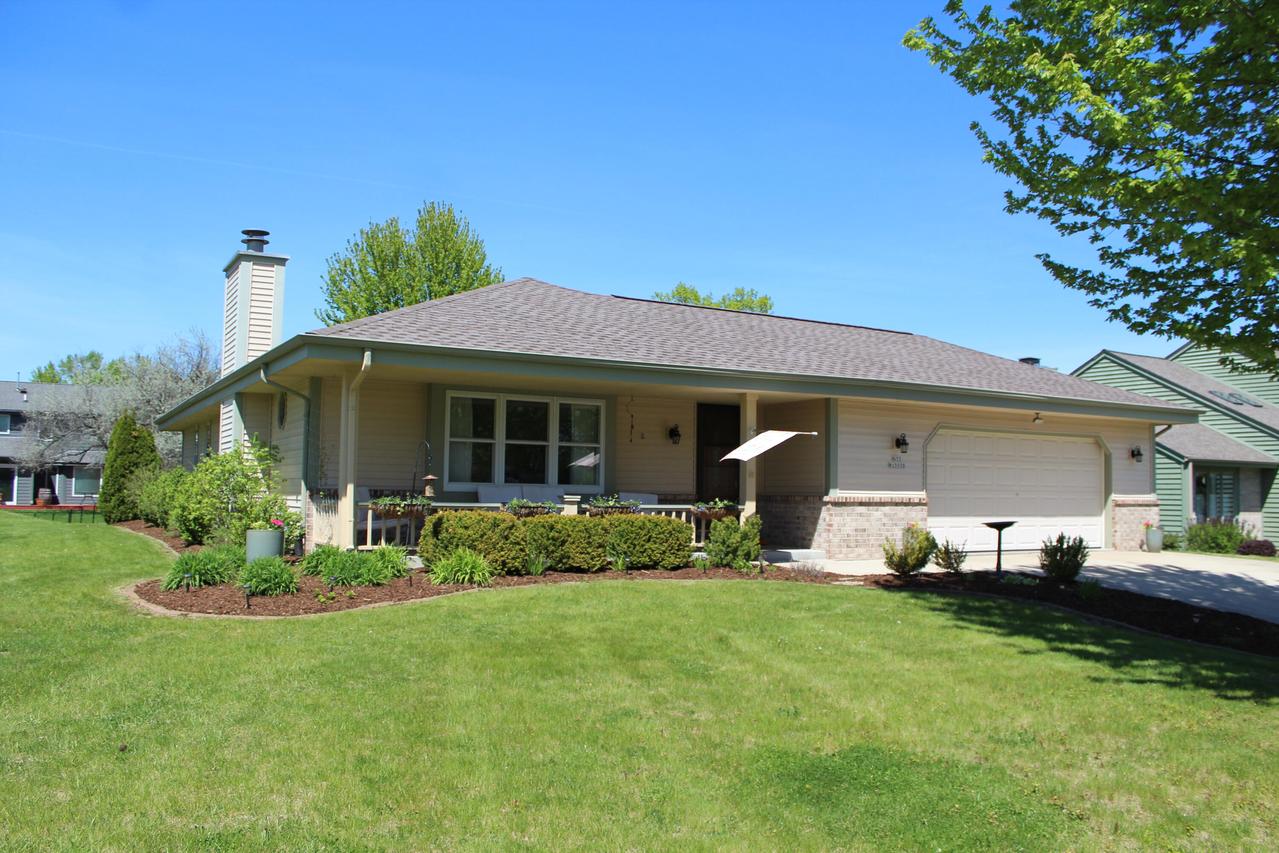 N77W15970 Settlers Ct, Menomonee Falls, WI 53051