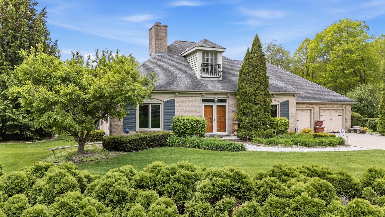 4405 Honeywood Ln, Jackson, WI 53037