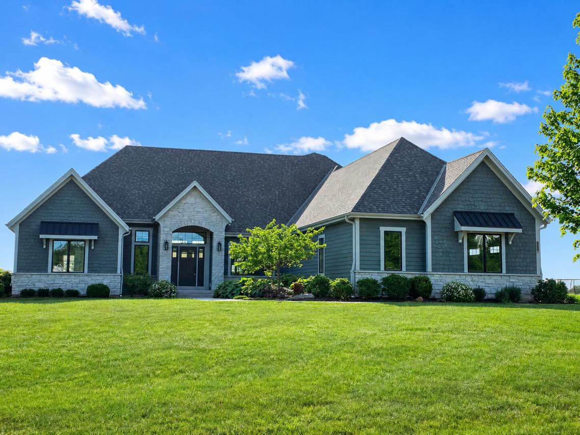 9005 222nd Ave, Salem Lakes, WI 53168