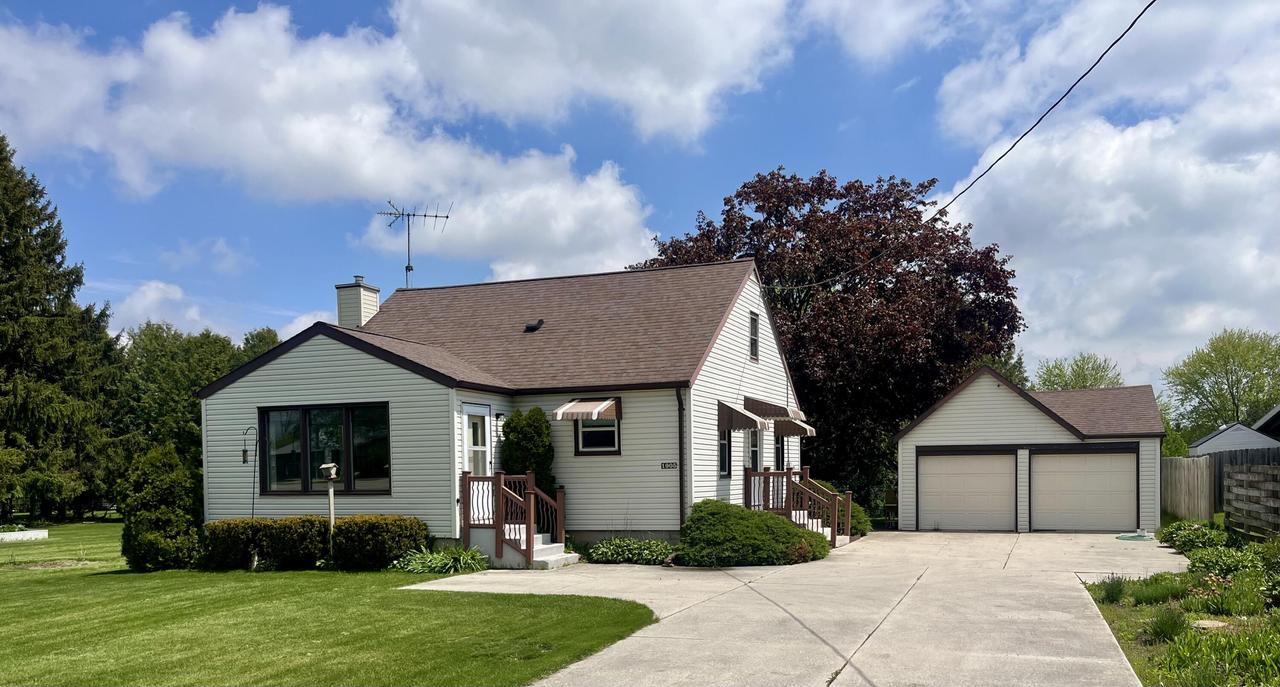 1905 N Rapids Rd, Manitowoc, WI 54220