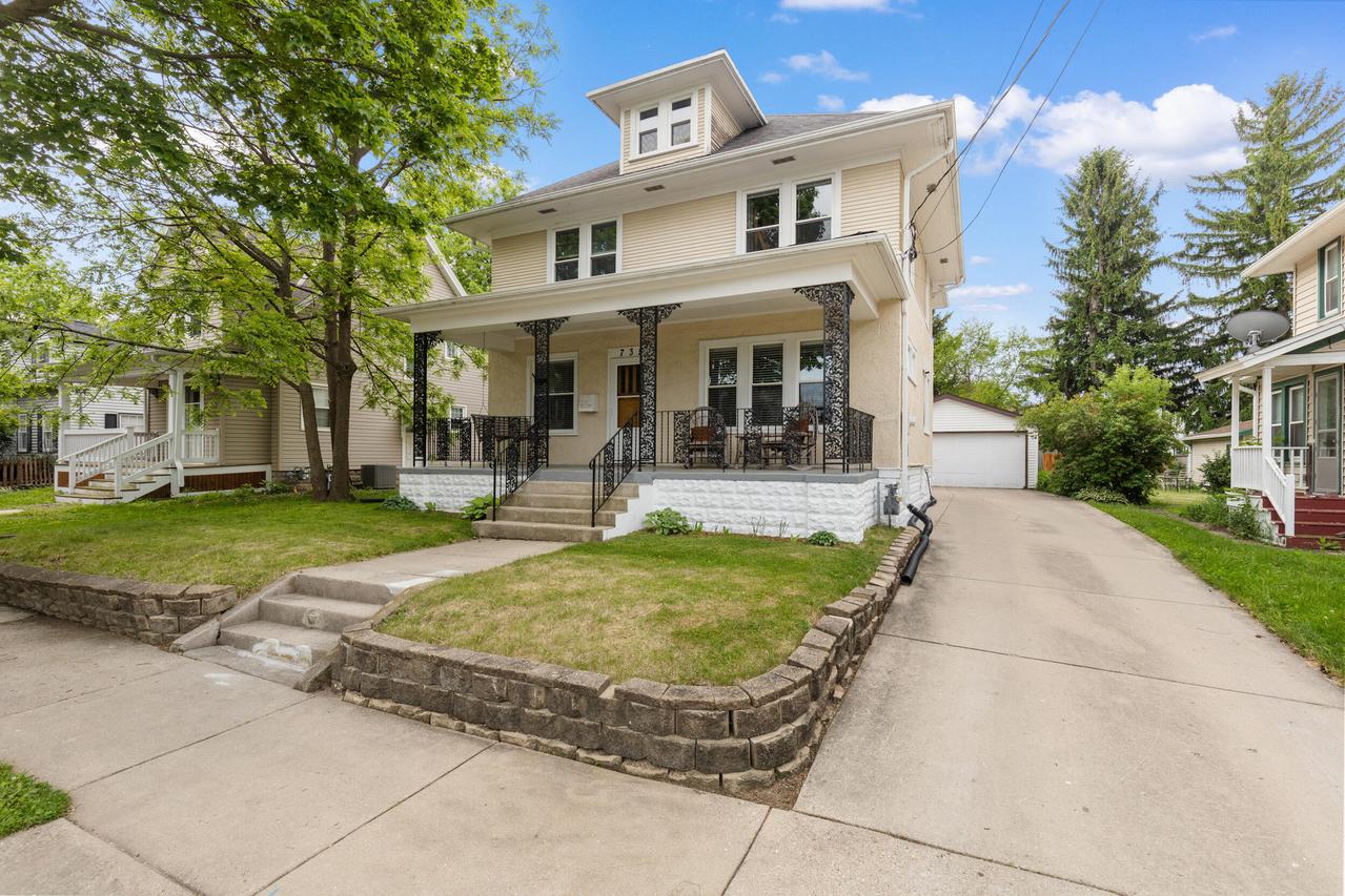 735 Beechwood Ave, Waukesha, WI 53186