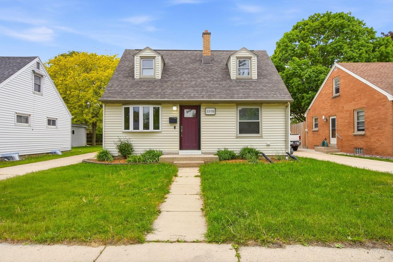 3205 S 72nd St, Milwaukee, WI 53219