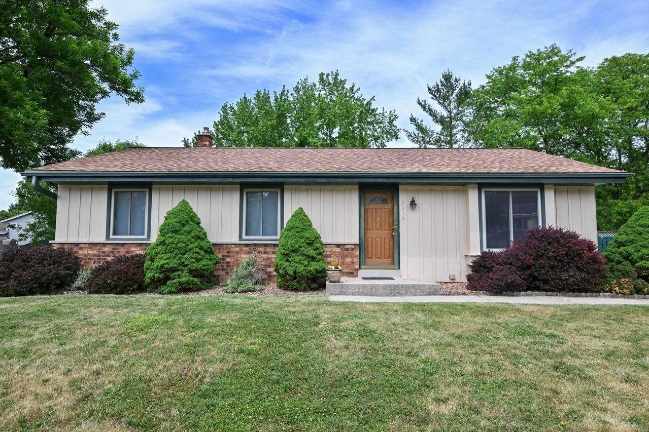 2214 Hughes Ln, Waukesha, WI 53188
