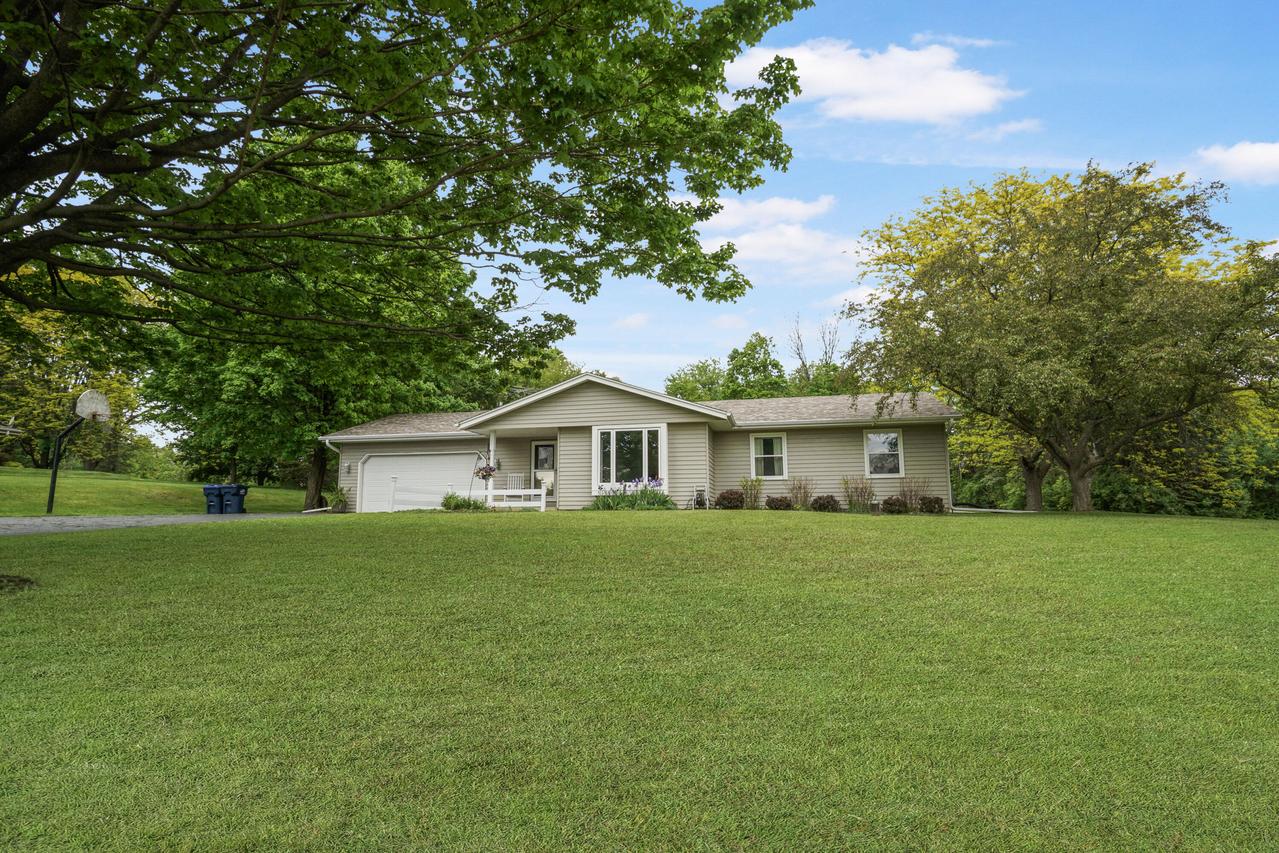 S56W23550 Maplewood Ter, Waukesha, WI 53189