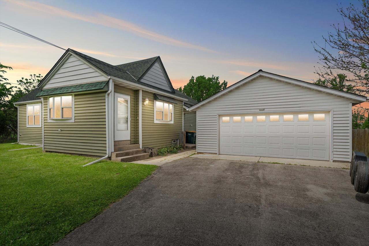 2028 W Oakwood Rd, Oak Creek, WI 53154