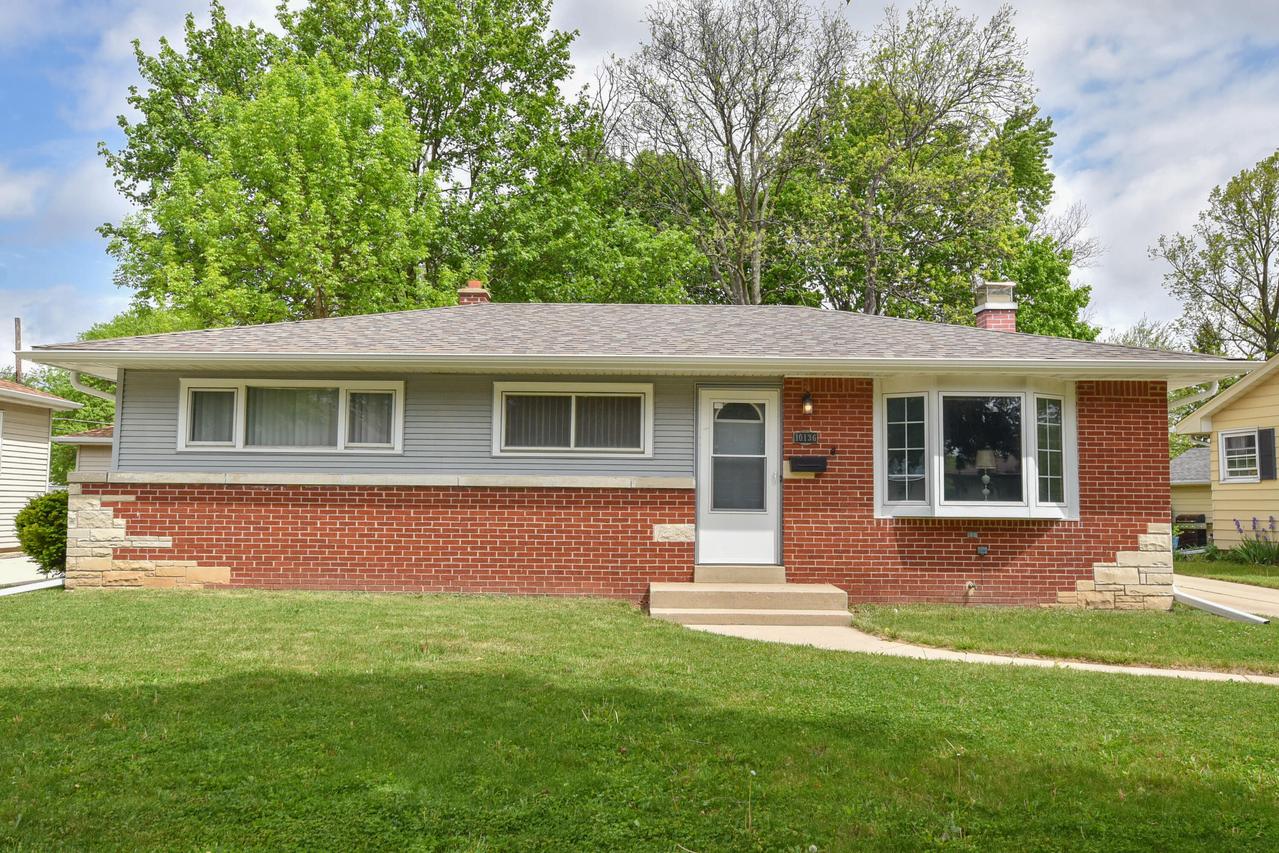 10136 W Manitoba St, West Allis, WI 53227