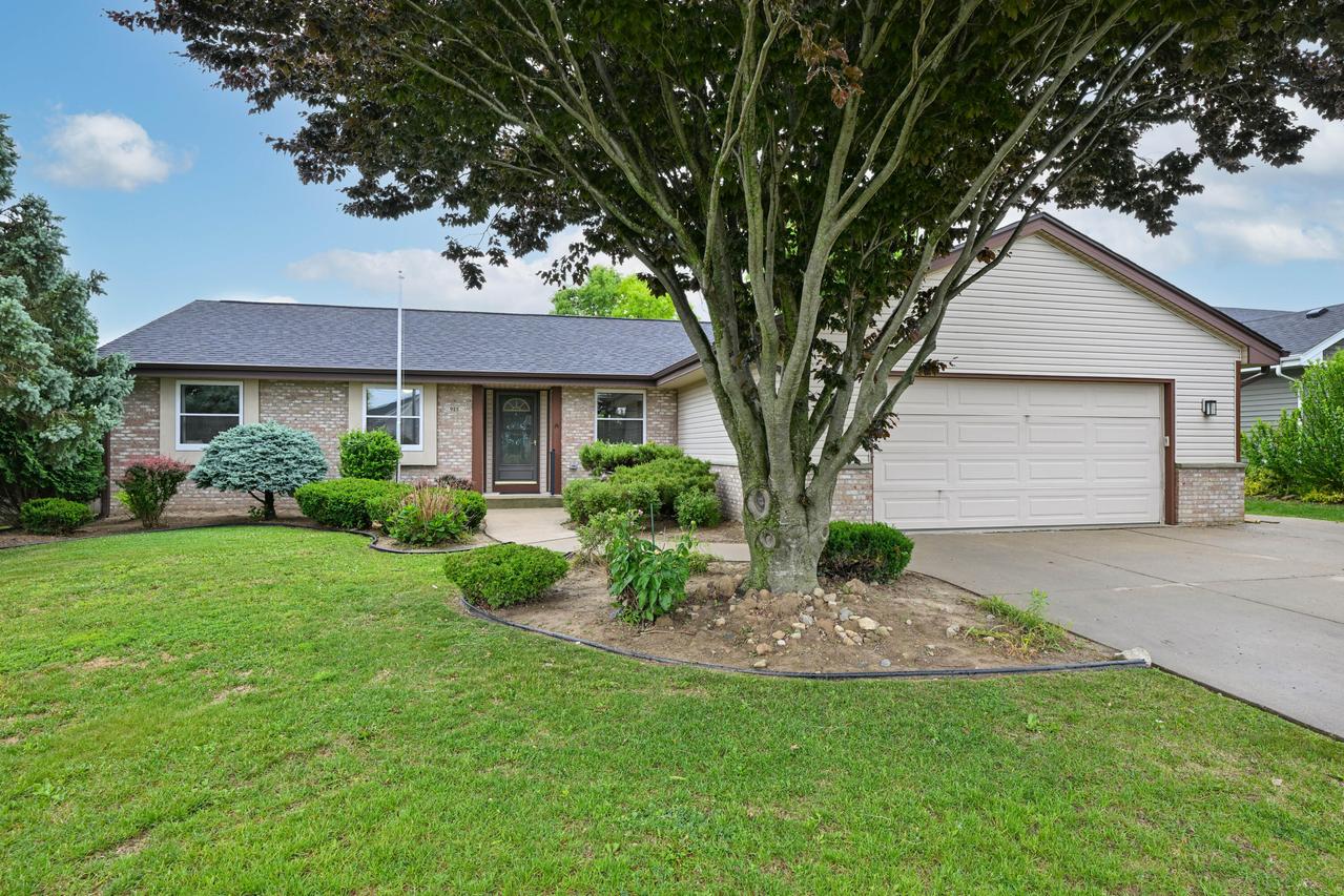 925 E Fitzsimmons Rd, Oak Creek, WI 53154
